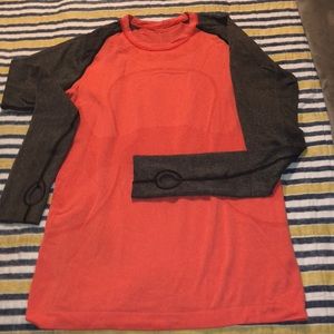 long sleeve thumb hole lululemon